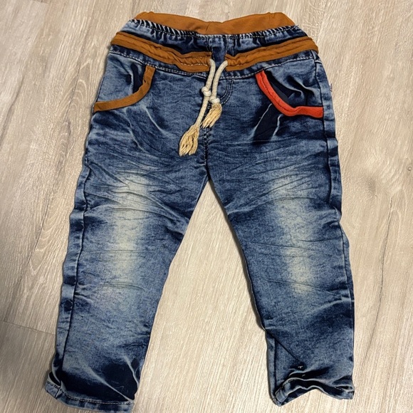 Stylish Blue Jeans with Brown Accents - Picture 1 of 3